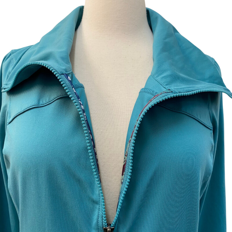 REI Smocked Zip Jacket<br />
Seafoam<br />
Size: Small<br />
<br />
Goes well with the REI active top!