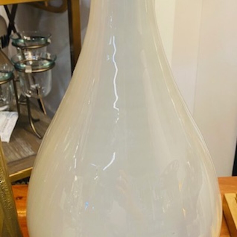 Sleek Curved Glass Vase
White Size: 7 x 15H