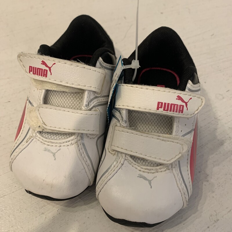 *Puma Sneaker NEW, Size: 4