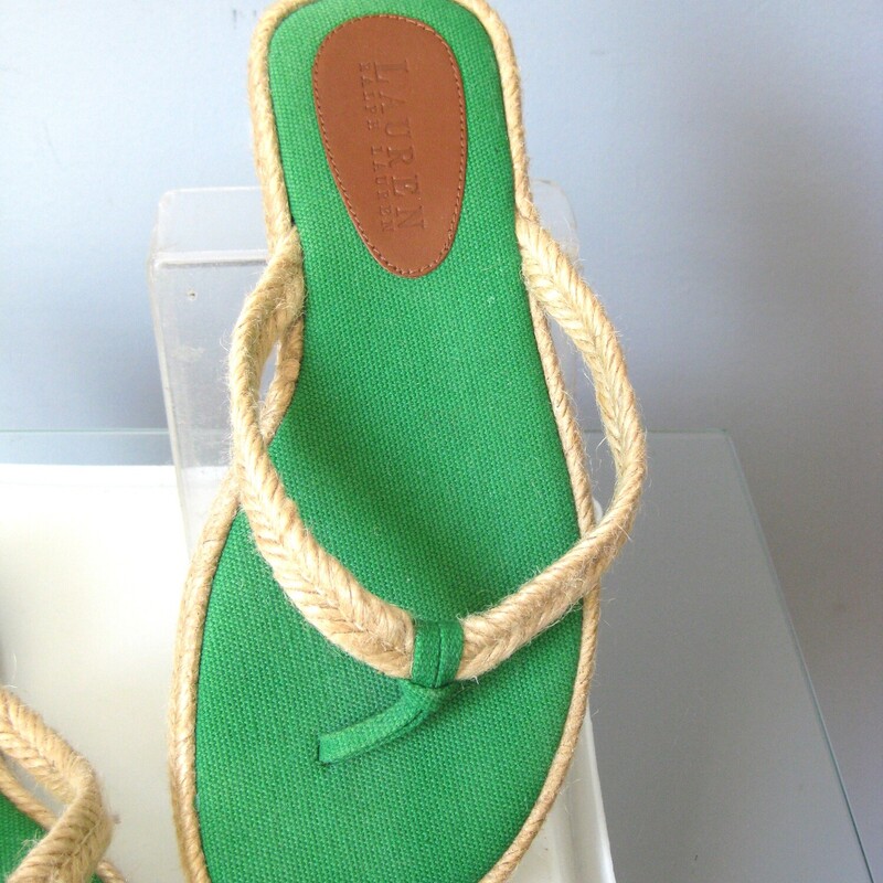 LRL Straw Thongs, Green, Size: 5<br />
preppy summery thongs sandals by Lauren Ralph Lauren.<br />
Brand new never worn<br />
rope and canvas in bright country club set green<br />
Luanna ALW 54563<br />
Size 5B<br />
<br />
thanks for looking!<br />
#1757