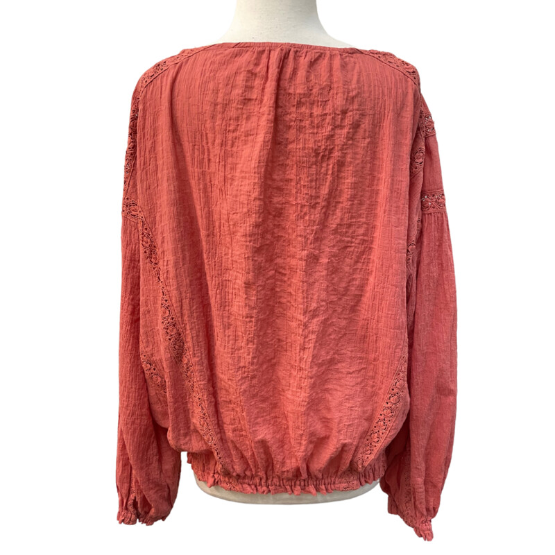 New Free People Peasant Style Blouse<br />
Floral Embroidery and Lace Trim<br />
Coral<br />
Size: Medium