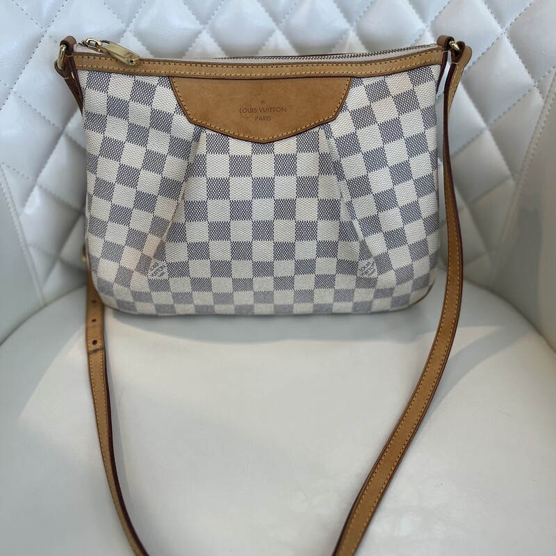 Louis Vuitton Pochette  J. Lynn's Boutique Consignment