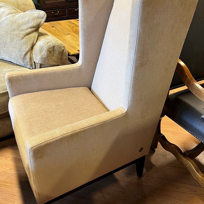 American Leather Wingback, Off White, McCartney
26in x 32in x 44in