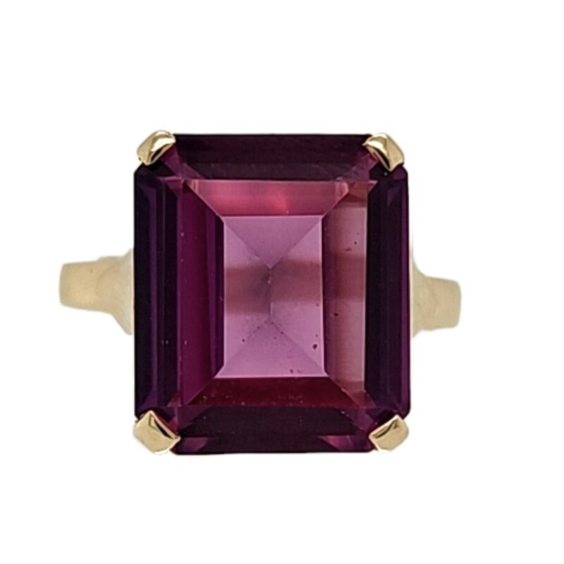 Emerald Cut Pink Synthetic Stone Ring
14 Karat Yellow Gold
Filigree Basket Setting
$590