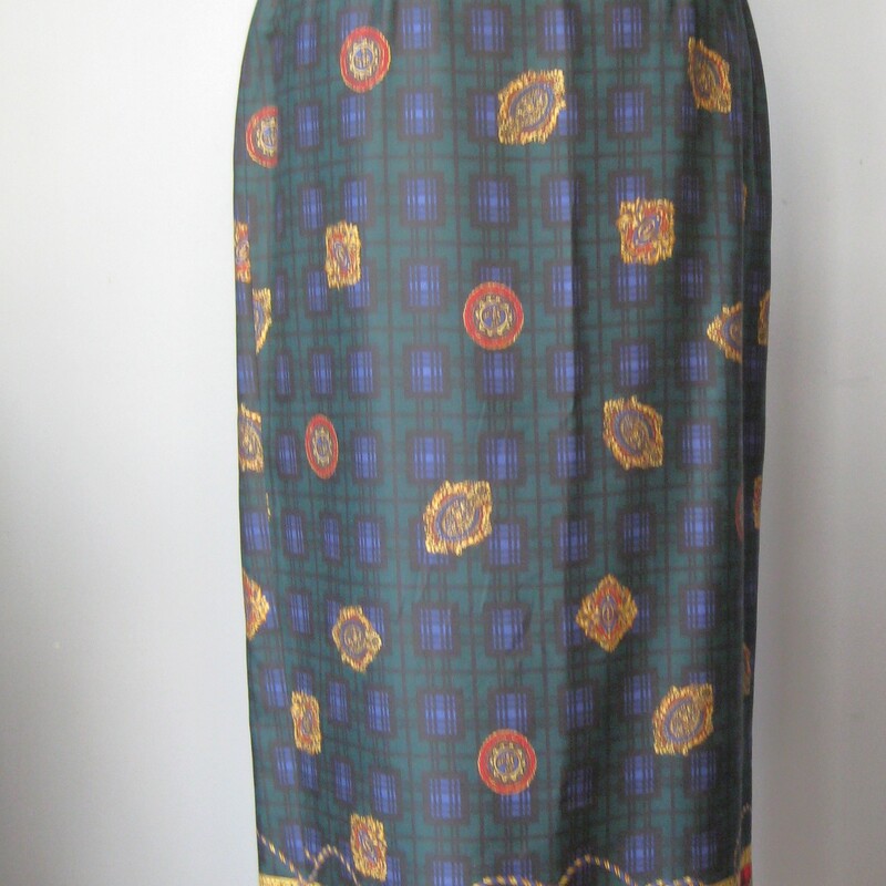 Vtg Talbots Silk Wrap, Green, Size: 10
Silk twill wrap skirt by Talbots with a beautifully ornate baroque print.
the base is a kind of black watch plaid and the borders are red plaid with gold ropes and tassels.

Perfect condition.

It's marked size 10, which will work for a modern size 10, 6 but pls use measurements below to be sure!
Flat measurements:
waist: 16
Hip: 21.25
Length: 34.25

Thanks for looking.
#54836