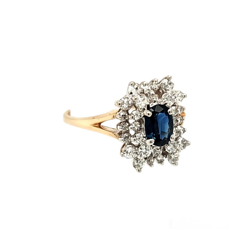 Rectangular Diamond Cocktail Ring with<br />
Oval Natural Sapphire.<br />
AA Quality Sapphire<br />
14 KArat Yellow Gold