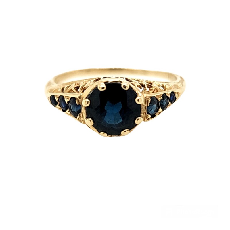 Round Center Sapphire with 6 Sapphire Side Stones
Vintage Setting
14 Karet Yellow Gold