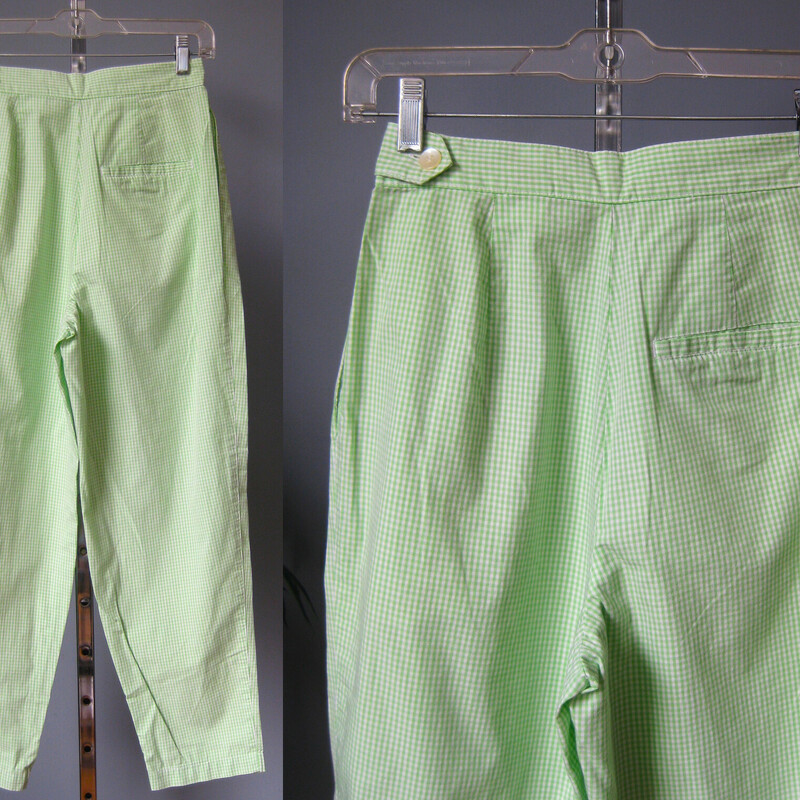 GAP Gingham, Green, Size: 2
Adorable pair of capri lengthcotton trousers from  the 80s in sweet pastel green gingham
Made by GAP
High waisted with two side pockets and one back pocket
Tapered legs
Button and zipper fly
unlined

Excellent condition, no flaws
100% cotton made in Hong Kong
Marked size 2R
flat measurements:
waist: 12.75
hip: 22
rise: 13
inseam: 25.5 this is pretty short, so beware if you are tall
side seam 37

thanks for looking!
#4128