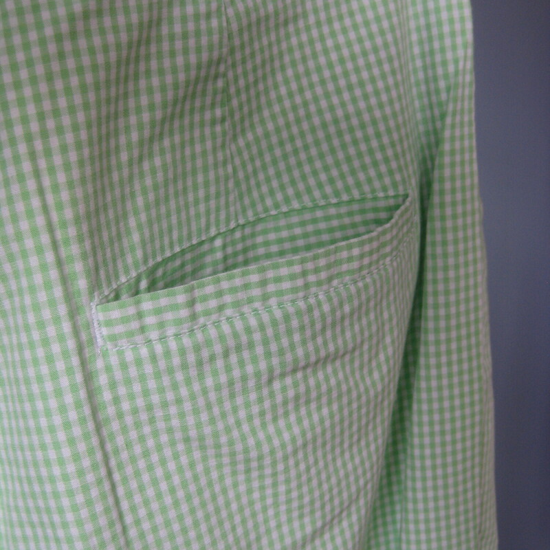 GAP Gingham, Green, Size: 2<br />
Adorable pair of capri lengthcotton trousers from  the 80s in sweet pastel green gingham<br />
Made by GAP<br />
High waisted with two side pockets and one back pocket<br />
Tapered legs<br />
Button and zipper fly<br />
unlined<br />
<br />
Excellent condition, no flaws<br />
100% cotton made in Hong Kong<br />
Marked size 2R<br />
flat measurements:<br />
waist: 12.75<br />
hip: 22<br />
rise: 13<br />
inseam: 25.5 this is pretty short, so beware if you are tall<br />
side seam 37<br />
<br />
thanks for looking!<br />
#4128