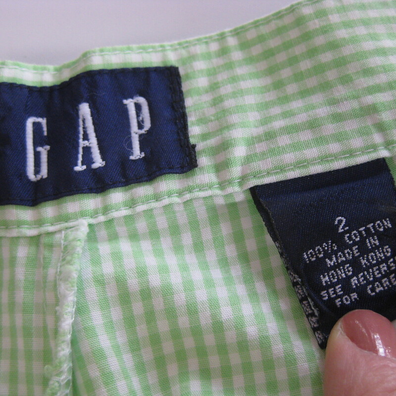 GAP Gingham, Green, Size: 2<br />
Adorable pair of capri lengthcotton trousers from  the 80s in sweet pastel green gingham<br />
Made by GAP<br />
High waisted with two side pockets and one back pocket<br />
Tapered legs<br />
Button and zipper fly<br />
unlined<br />
<br />
Excellent condition, no flaws<br />
100% cotton made in Hong Kong<br />
Marked size 2R<br />
flat measurements:<br />
waist: 12.75<br />
hip: 22<br />
rise: 13<br />
inseam: 25.5 this is pretty short, so beware if you are tall<br />
side seam 37<br />
<br />
thanks for looking!<br />
#4128