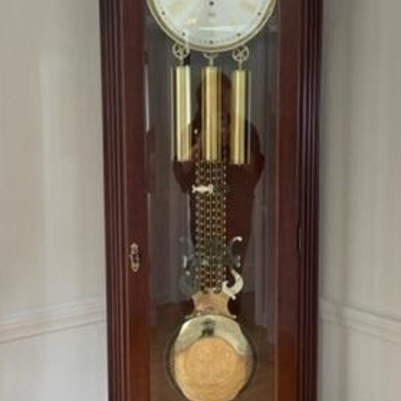 Sligh Grandfather Clock
Brown Wood Gold Hardware
Size: 24x18x85H
Multi Chime and ability to Silence At Night