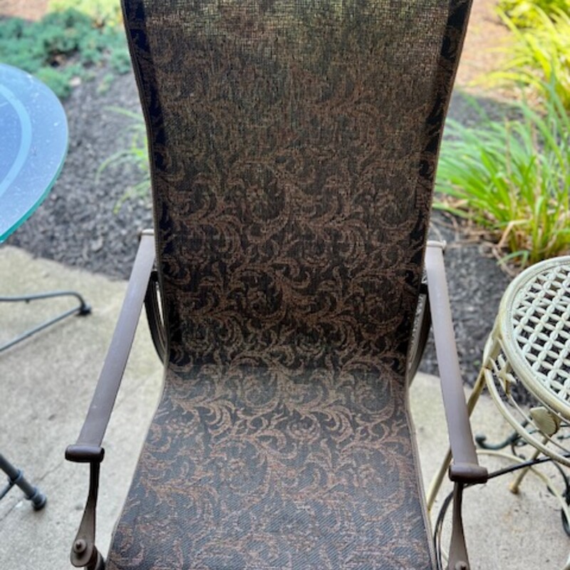 St Croix Outdoor Chairs<br />
Brown Tan Mesh on Brown Iron Frame<br />
Size: 20x24x44H<br />
Set of 2<br />
Retail $628