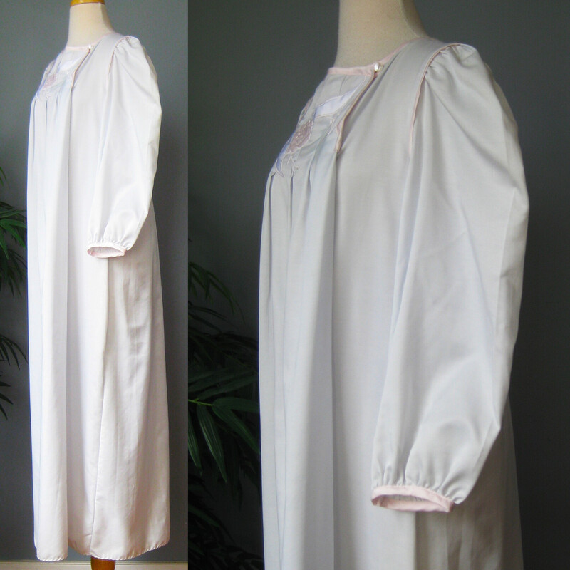 Understated and elegant, this vintage Natori has a satiny feel.
It's a pale pale  blue gray
It's long with long sleeves and has a button and loop closure at the neck
it has pink appliques on the upper chest and pink trim around the neck and cuffs.

Flat measurements:
shoulder to shoulder: 15
armpit to armpit: 23
waist area: 28
hip area: 29
underarm sleeve seam: 14.75
length: 52.5

excellent condition!
#1750