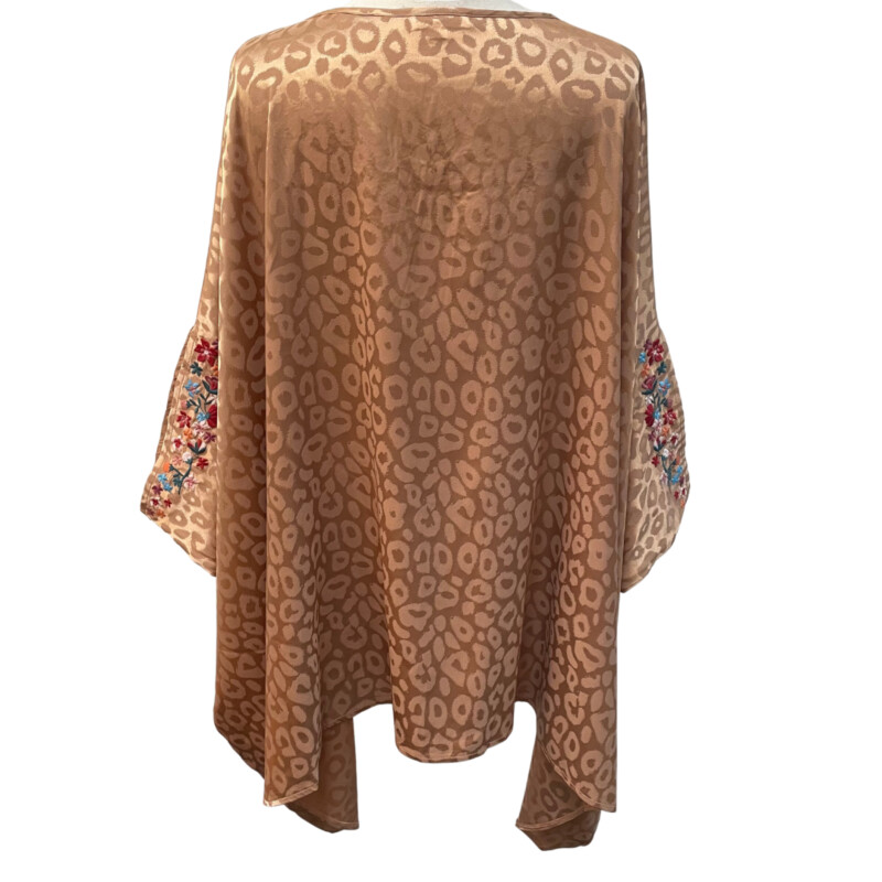 Oddi Shimmer Blouse
Animal Print
Embroidered Floral
RoseGold with Colorful Flowers
Size: 2X/3X