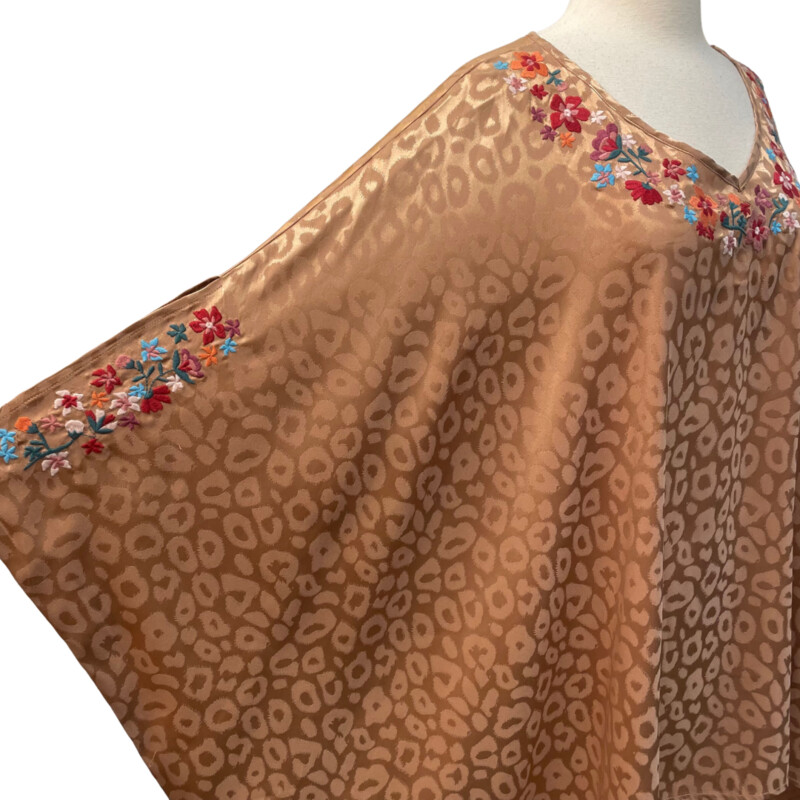 Oddi Shimmer Blouse<br />
Animal Print<br />
Embroidered Floral<br />
RoseGold with Colorful Flowers<br />
Size: 2X/3X