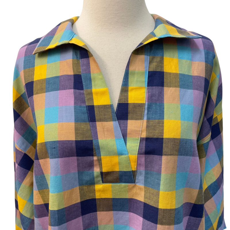 Isaac Mizrahi Plaid Top
3/4 Sleeve
48% Lycocell, 28% Cotton, 24% Linen
Navy, Lilac, Yellow, and Aqua
Size: M/L