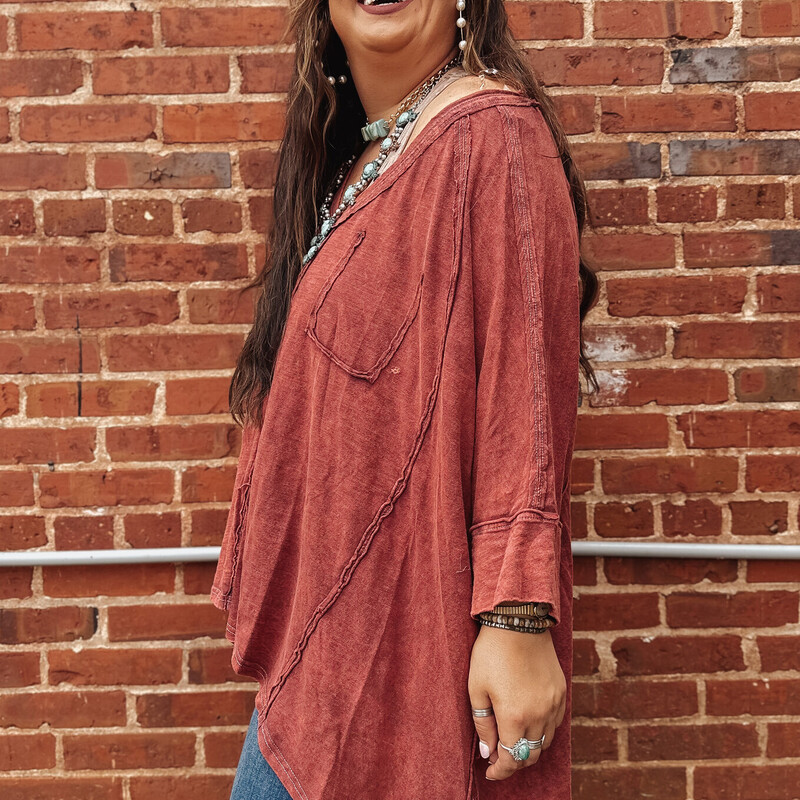 These comfy slouchy tees are the perfect top to throw on and go! Pair it with one of our bralettes, and you are set and in style- not to mention comfy!
Madison (purple) is wearing size M/L and Anna (red) is in size S/M.
These do run oversized!!!