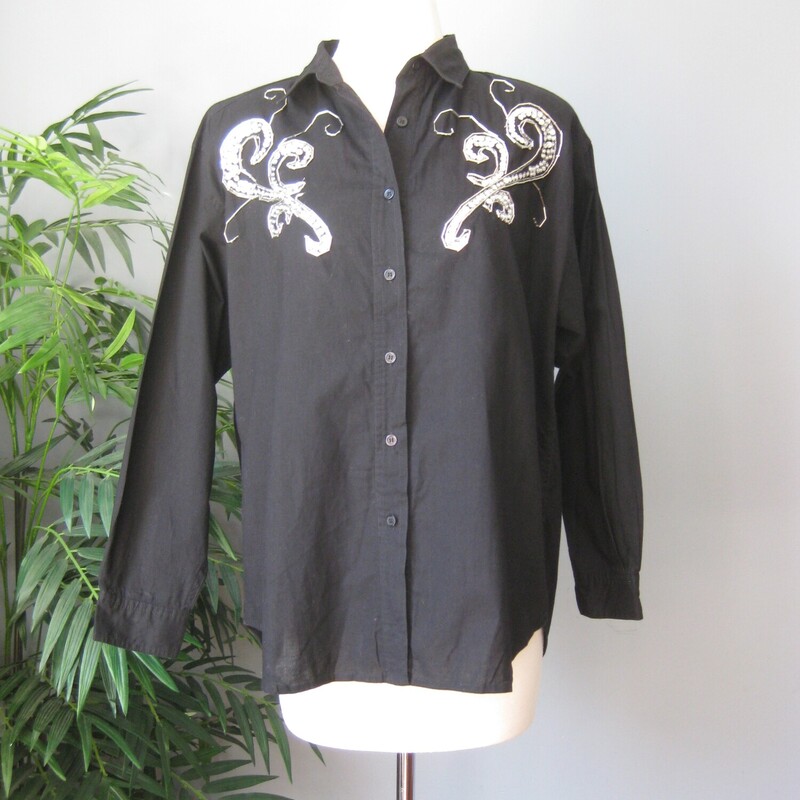 Here's a black western shirt with silver and white embroidery on the uppers chest. It's by Gitano which was a cool kid brand in the 80s.
Buttons
big shoulder pads

Here are the flat measurements, please double where appropriate:
shoulder to shoulder: 20
armpit to armpit: 24.5
underarm sleeUnderarm sleeve seam length: 18

Great condition.

Thanks for looking.
#57994