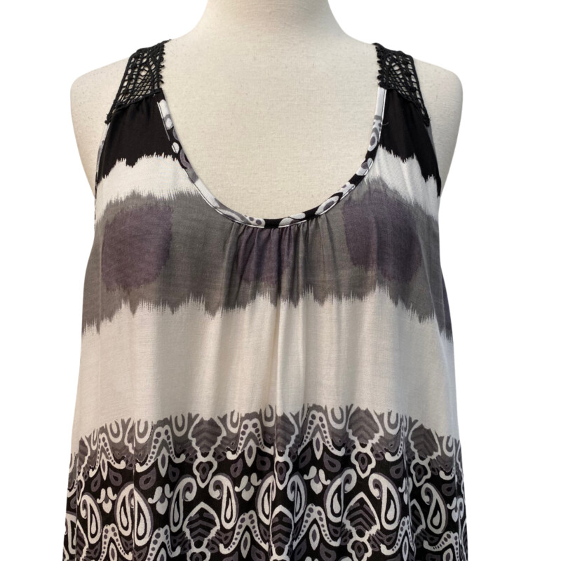 NEW Koy Resort Paloma Maxi Dress
Beautiful Lace Back Detail
100% Viscose
Black, Gray, & White
Size: XLarge