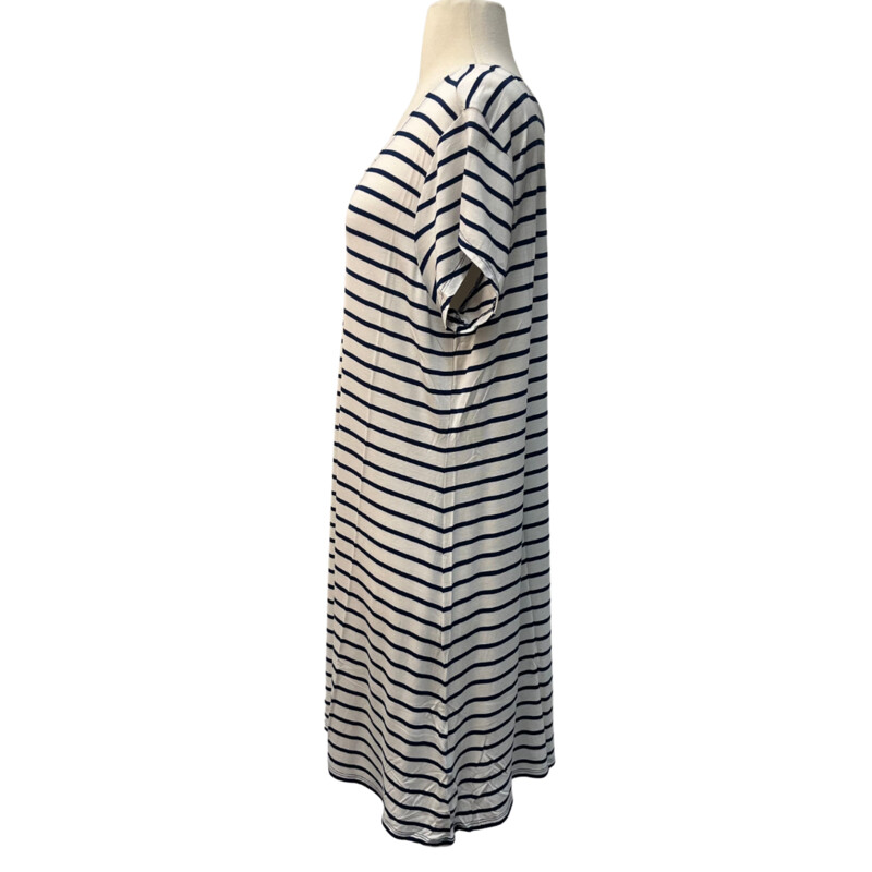 NEW Koy Resort Dress
Santa Monica Criss Cross
95% Rayon 5% Spandex
White & Navy
Size: Large