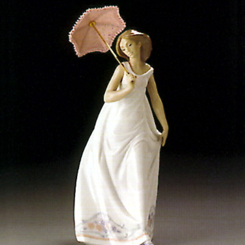 Lladro Afternoon Promenade Girl with Parasol
White Tan Pink Size: 4 x 10.5H
Original box included