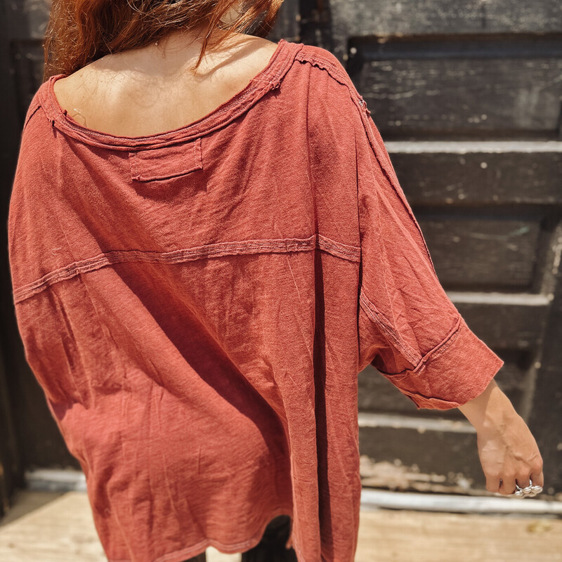 These comfy slouchy tees are the perfect top to throw on and go! Pair it with one of our bralettes, and you are set and in style- not to mention comfy!<br />
Madison (purple) is wearing size M/L and Anna (red) is in size S/M.<br />
These do run oversized!!!