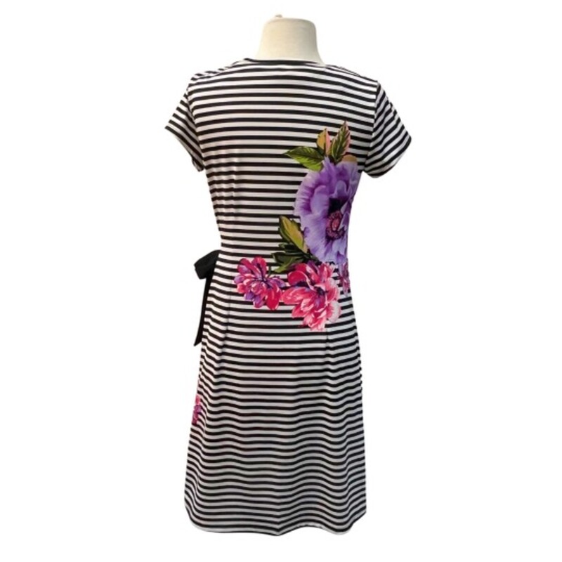 Shelby & Palmer Dress
Striped & Floral print
Short Sleeves & Front Tie
Black& White with Colorful Flowers
 Size: Small
