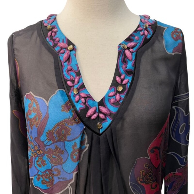 Hale Bob Sheer Blouse<br />
Bejewelled<br />
100% SILK<br />
Longsleeve with Drawstring waist<br />
Black, Blue, Plum, Gold, Fuschia and Navy<br />
Size: XSmall