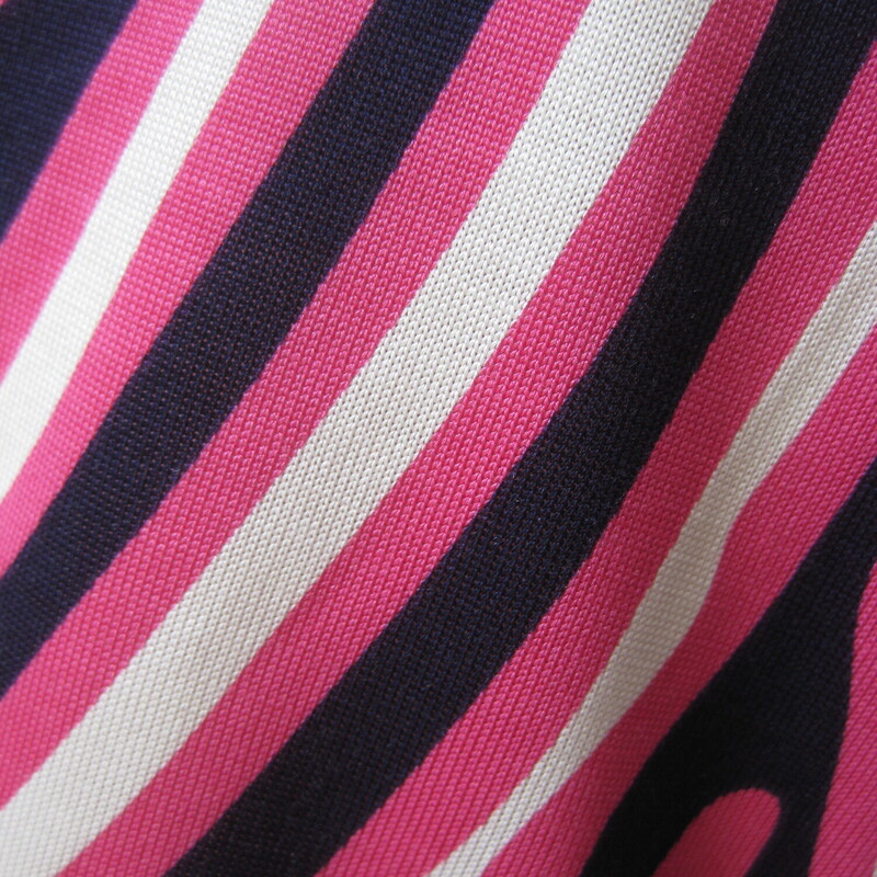 DVF Striped Silk Jersey, Pink, Size: Large
Sophisticated versatile and flattering dress from Diane von Furstenberg.
Silk jersey in a black white and pink abstract stripe pattern
It's a faux wrap dress, you pull it on over your head and then tie the attached sashes at the side of your waist.
Unlined
no closures

It's marked size 10.  There is a good amout of stretch to the fabric and you will want it to fit to the curves.
please check the actual garment measurements below

Flat measurements, please double where appropriate:
Armpit to Armpit: 19
Waist: 15.75
Hip: 20
Length: aprox 37.5

Excellent condition!

Thanks for looking.
#60281