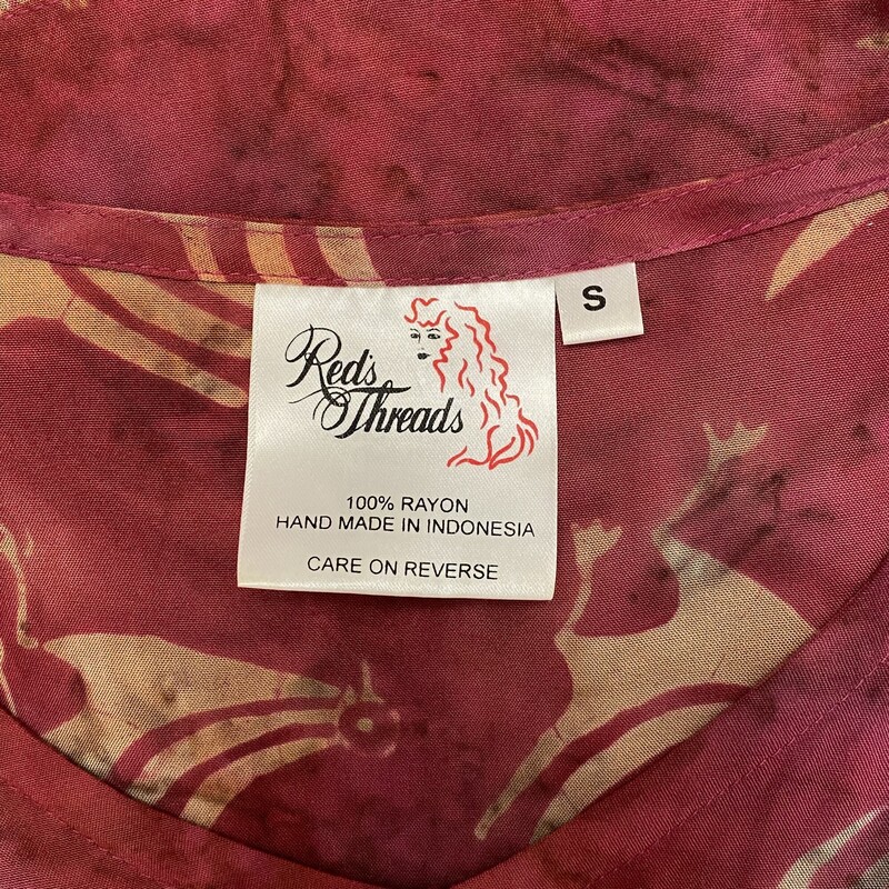 Reds Threads Batik Bird Tunic
Garnet with Beige Details
Asymmetric Hem
100% Rayon
Size: Small