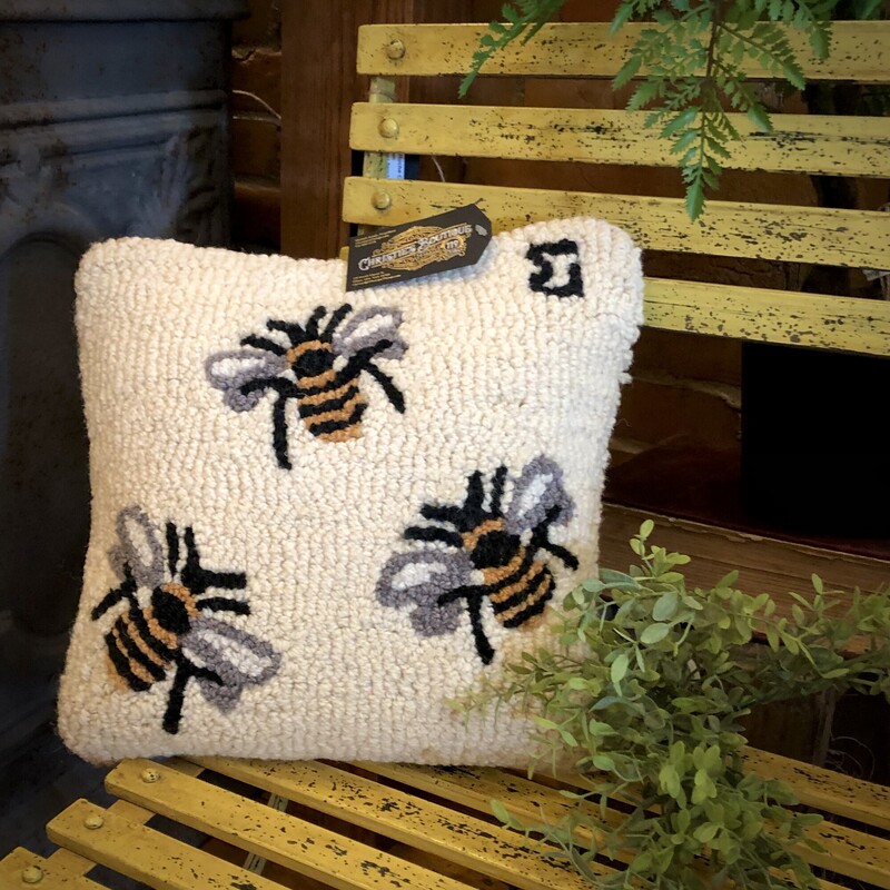 14x14 Bee Pillow