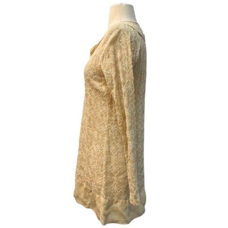 Johnny Was Embroidered Tunic<br />
100% Rayon<br />
Cream<br />
Size: XS