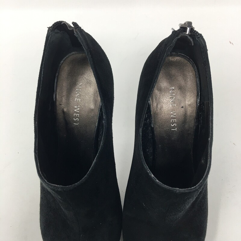 Nine West Stilletto Bootie
 HOTTHCTHOTO Black Suede, 1/2 \" platform. peep toe, zip heel,  5\" Stiletto bootie
Very nice gently used condition.

1 lb .4 oz