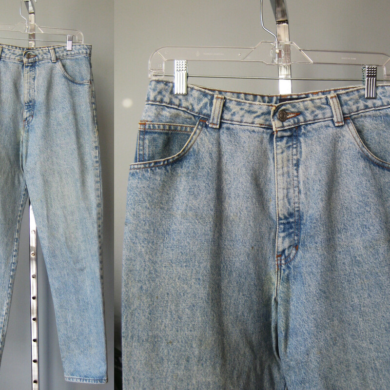 GAP, Blue, Size: 13/14
Vintage 1980s high waisted jeans by GAP
Regular weight denim in a medium blue wash.  Tapered leg High waist
Made in the USA, 100% cotton, no spandex, no stretch
Marked size 13/14 pls see measurements below
Excellent condition.

Flat measurements:
waist: 16
hip: 19.5
rise: 13.5
inseam: 30
side seam: 42

Thanks for looking!
#3583