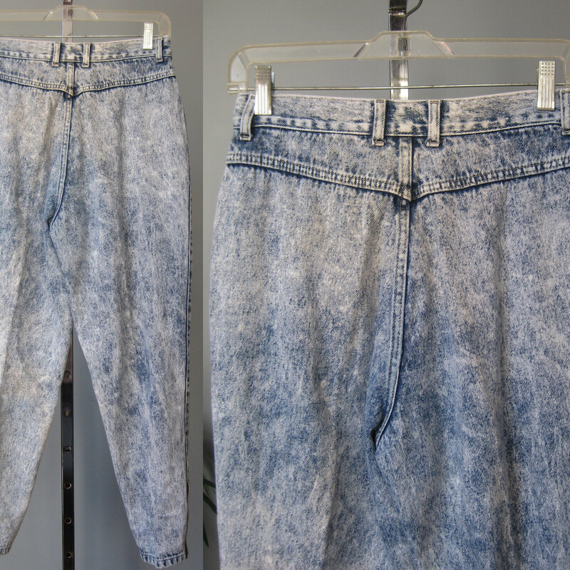 Stefano Acid Wash, Blue, Size: Medium<br />
Vintage 1980s high waisted jeans by Stephano with a baggy silhouette<br />
Regular weight denim in an acid wash.  Tapered leg High waist<br />
4 working snaps at the bottom of each leg.<br />
No back pockets<br />
<br />
Made in Indonesia, 100% cotton, no spandex, no stretch<br />
Marked size 10 pls see measurements below<br />
Excellent condition.  The finish on the snaps at the ankle are a little bit worn as shown.  All are functional and solidly attached.<br />
<br />
Flat measurements:<br />
waist: 14<br />
hip: 21<br />
rise: 12.75<br />
inseam: 25.5 This is pretty short make sure you're happy with where these will hit on you, any questions, don't hesitate!<br />
side seam: 36.5<br />
<br />
Thanks for looking!<br />
#58109