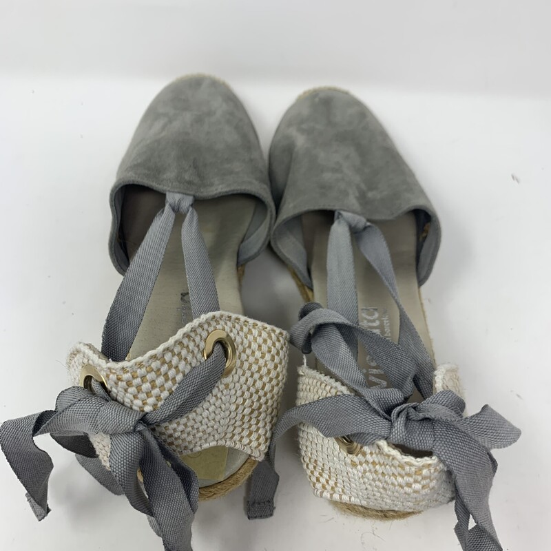 114-112 Viscata, Grey, Size: 10<br />
Viscata grey sandals w/ tie up ankle