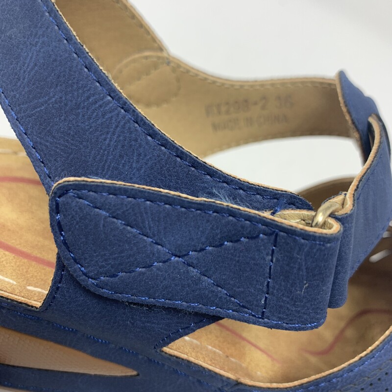 124-001, Blue, Size: 5.5 navy blue short heel sandals  leather/suede  good