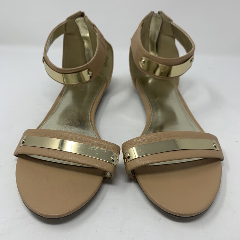 105-310 Express, Pink, Size: 8<br />
blush pink and gold flat sandals n/a  good condition