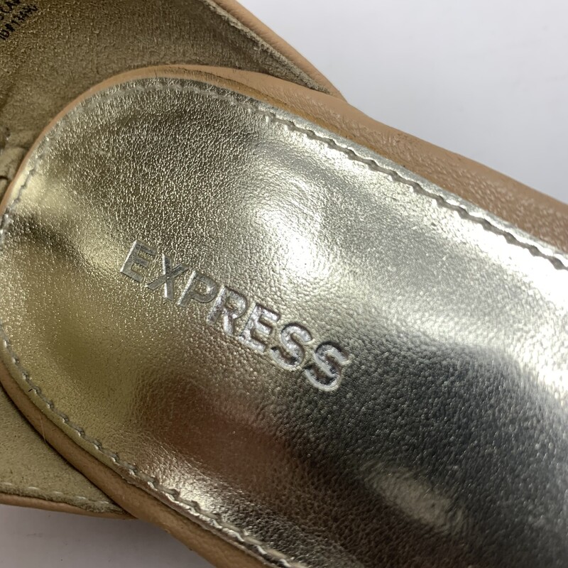 105-310 Express, Pink, Size: 8<br />
blush pink and gold flat sandals n/a  good condition