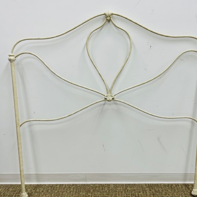 Iron Scroll Full Bed
Taupe Creme Iron
Headboard Size: 54 x 54.5H
Footboard Size 54 x 42H
Includes Iron Rails