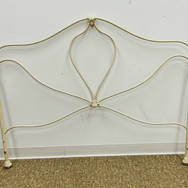 Iron Scroll Full Bed<br />
Taupe Creme Iron<br />
Headboard Size: 54 x 54.5H<br />
Footboard Size 54 x 42H<br />
Includes Iron Rails