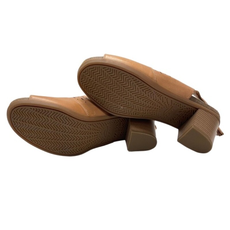 NEW Abeo Berrie Slingback Sandal
Fun Back Tassel Detail
Color: Almond
Size: Narrow 10