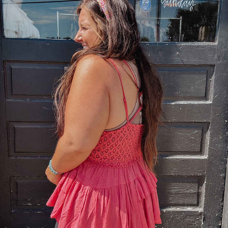 These lace ruffle camis are such versatile pieces! Aside from the longer versions of this top, these are much shorter and fall right at the waist.
Available in Green, Burgandy, and Pink.
Sizes 1x, 2x, 3x.
Madison is wearing the 2X.