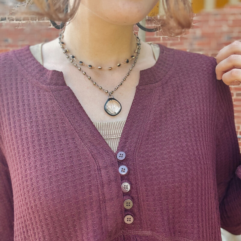 This Free People (Olivia) Inspired* Top is the perfect piece for Fall! Wear it unbuttoned with a bralette underneath for a layered effect, or just wear it with your favorite jewelry! Either way you'll be in style!
Available in sizes Small. Medium, and Large.
Colors available are Eggplant, Mocha, and Rust!

Anna is wearing a size Small.