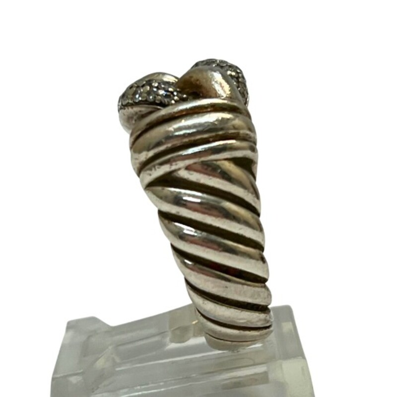 David Yurman Ring<br />
Pave Diamonds in a Link Design<br />
Sterling Silver<br />
Size: 7.25