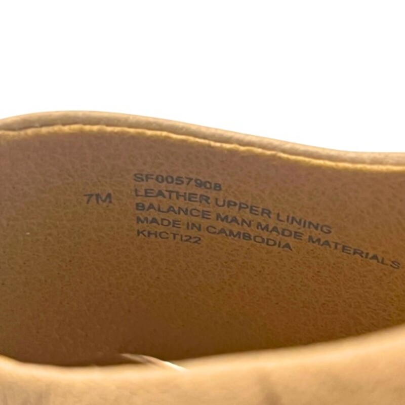 Söfft Mendi Slingback Suede Sandals<br />
 Suede upper<br />
Adjustable buckle<br />
Leather lining<br />
Flexible TPR outsole<br />
Stacked heel<br />
Approx. 3 heel height<br />
Color Light Blush<br />
Size: 7