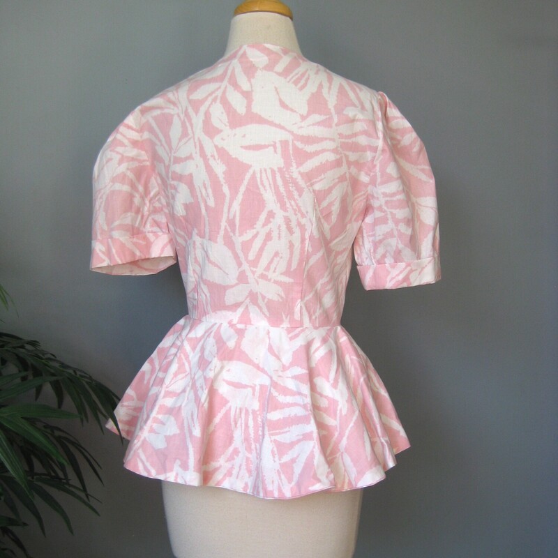Vtg Ruffle, Pink, Size: Small<br />
This is a handmade top in peachy pink and white with puffy short sleeves and a deep v surplice wrap necklilne.<br />
No labels but feels like nice crisp cotton.<br />
It closes with a slide hook and eye at the waist<br />
<br />
Excellent condition, no flaw<br />
<br />
Here are the flat measurements, please double where appropriate:<br />
shoulder to shoulder: 16<br />
armpit to armpit: 17.5<br />
waist: 11.5<br />
length: 26<br />
<br />
Thanks for looking!<br />
#60695