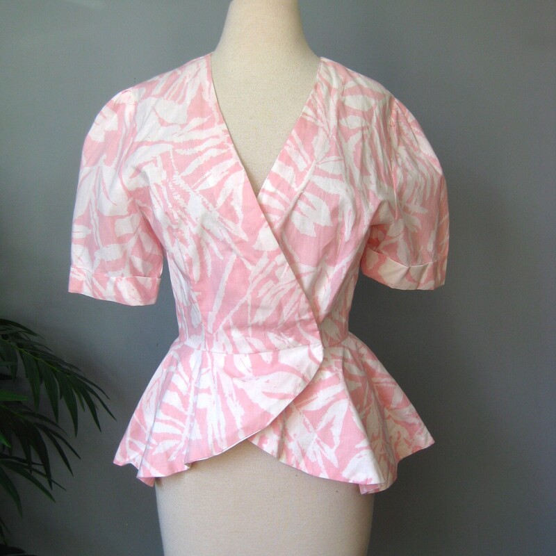 Vtg Ruffle, Pink, Size: Small
This is a handmade top in peachy pink and white with puffy short sleeves and a deep v surplice wrap necklilne.
No labels but feels like nice crisp cotton.
It closes with a slide hook and eye at the waist

Excellent condition, no flaw

Here are the flat measurements, please double where appropriate:
shoulder to shoulder: 16
armpit to armpit: 17.5
waist: 11.5
length: 26

Thanks for looking!
#60695