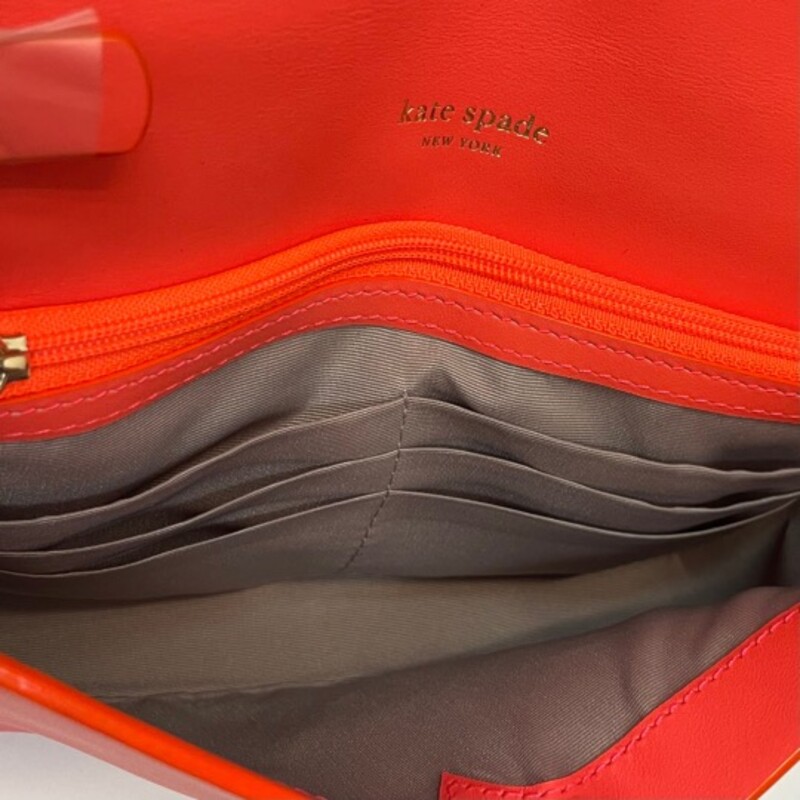 New Nicola Twistlock Medium Shoulder Bag
Measurements:  6h x 9w x 2.1d
Strap drop: 18.5
Spade heart twistlock closure
Interior zipper pocket
Interior slip pocket
Exterior slip pocket
MSRP:  $398