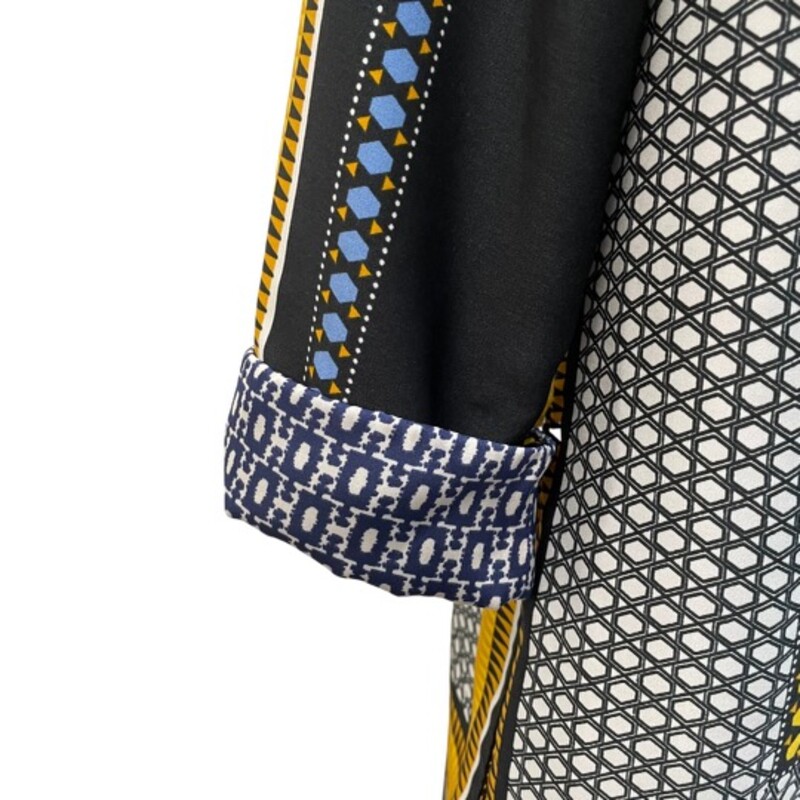 Zara Geometric Shift Dress<br />
Colors: Navy, Blue, Yellow and Black<br />
Size: Medium